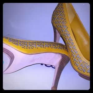 Tory Burch pump